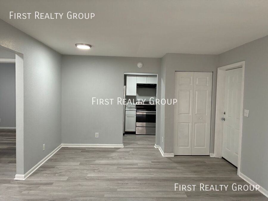 305 N Broadway St #8 - Photo 2 of 7