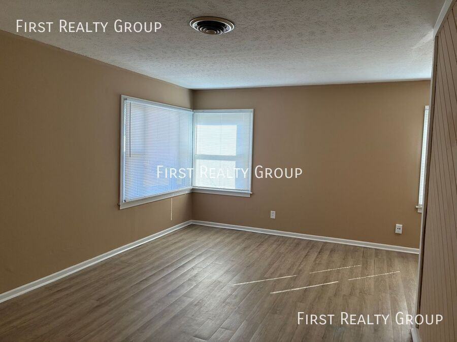 415 Alexander Dr - Photo 5 of 10