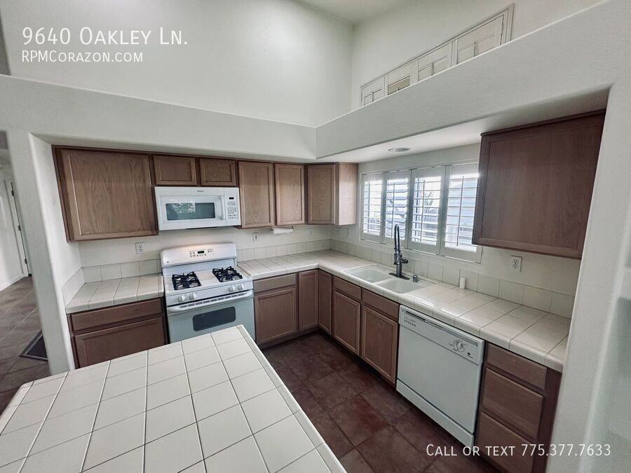 9640 Oakley Ln - Photo 6 of 25