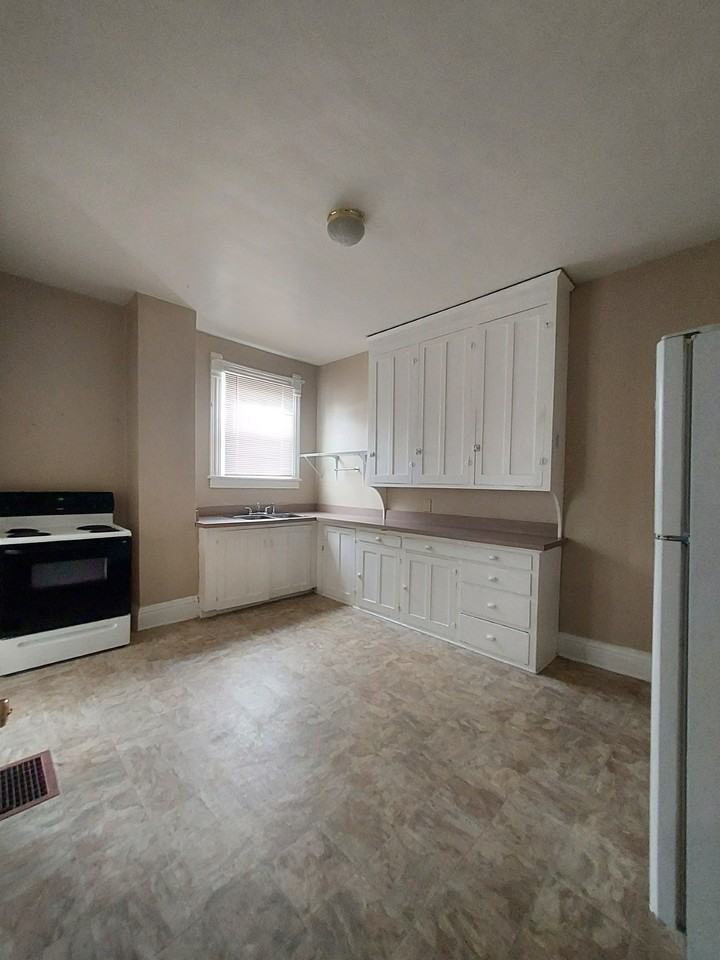 70 Fairfield Ave - Photo 3 of 13