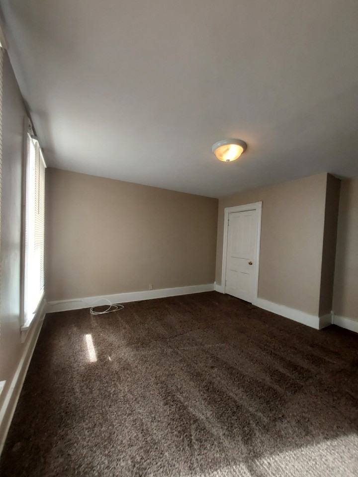 70 Fairfield Ave - Photo 6 of 13