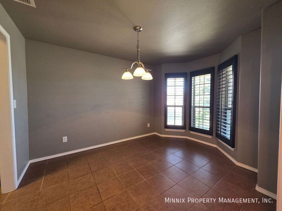 18 Willow Dr - Photo 3 of 17