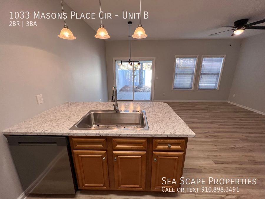 1033 Masons Place Cir #B - Photo 3 of 13