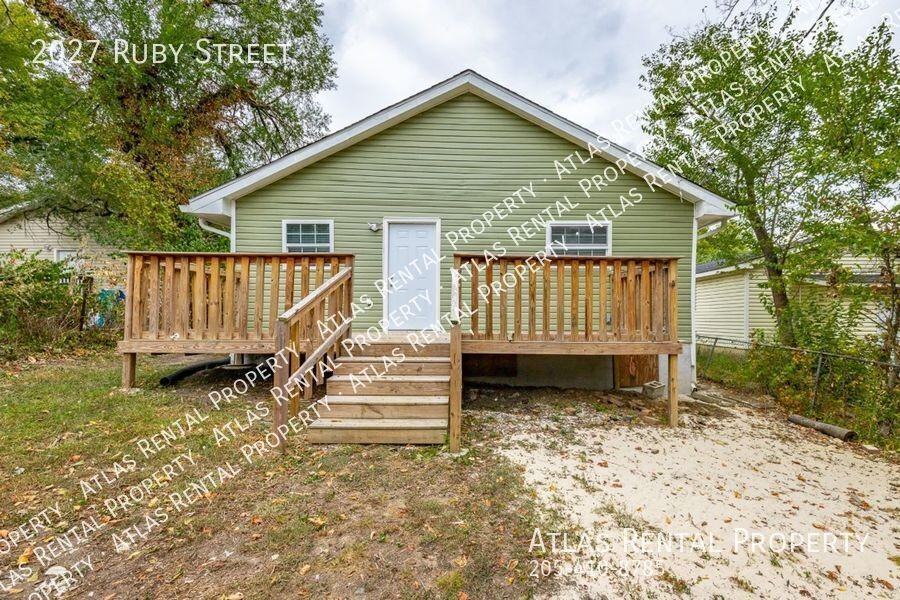 2027 Ruby St - Photo 3 of 19