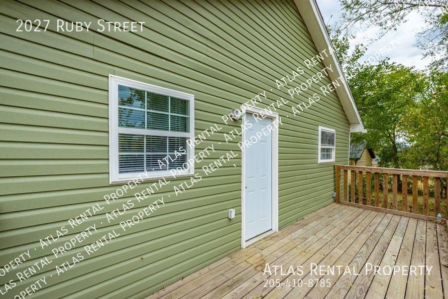 2027 Ruby St - Photo 4 of 19