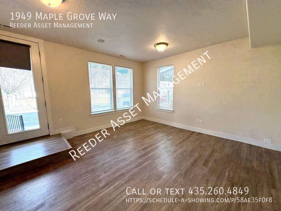 1949 Maple Grove Way - Photo 3 of 25