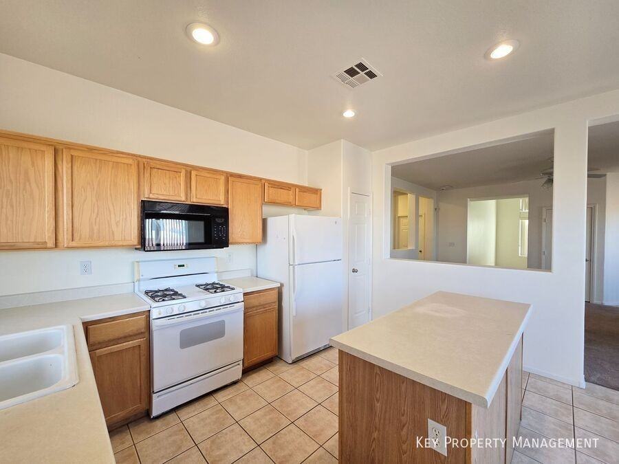 184 Mount Earl Ave - Photo 5 of 28