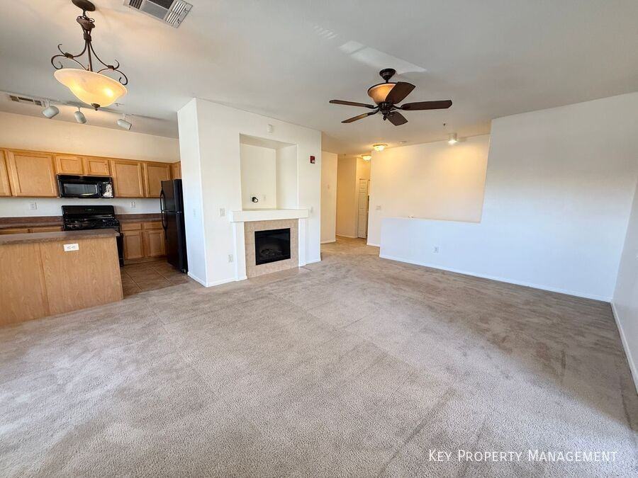 3915 Legend Hills St #203 - Photo 4 of 28