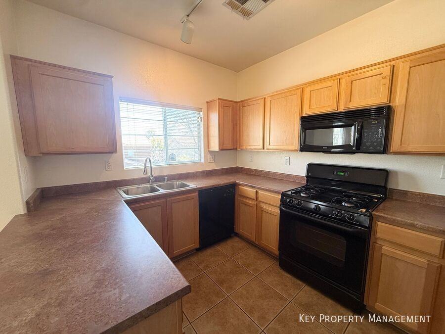 3915 Legend Hills St #203 - Photo 7 of 28