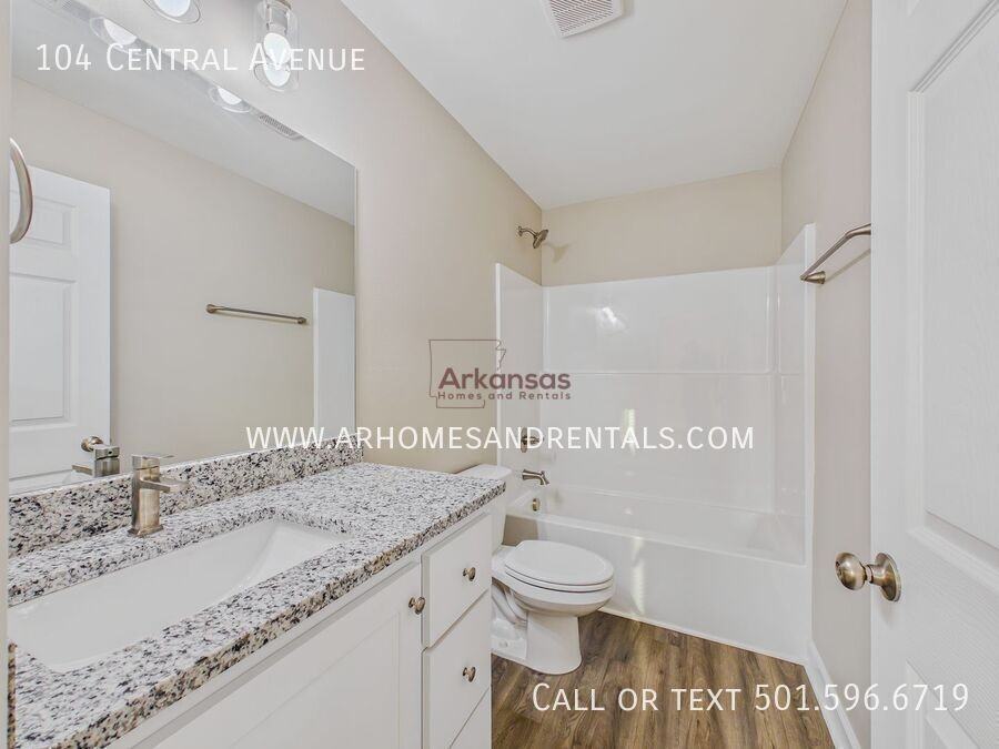 104 Central Ave - Photo 5 of 12