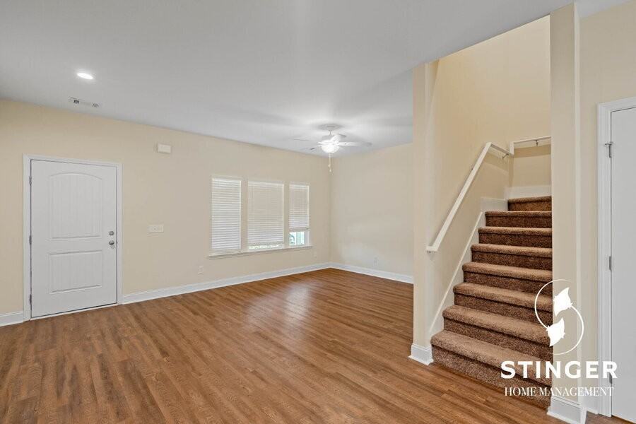 204 Admiration Ave - Photo 5 of 33