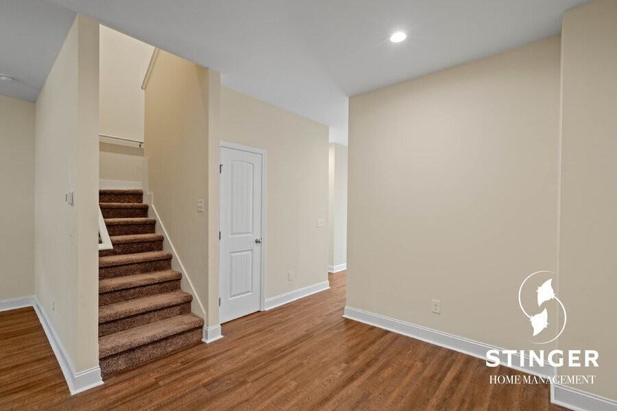 204 Admiration Ave - Photo 6 of 33