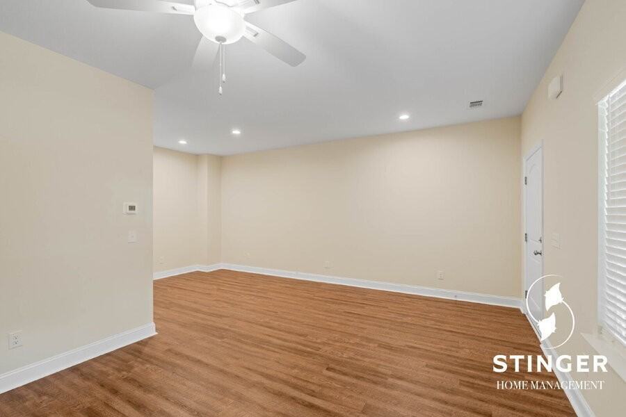 204 Admiration Ave - Photo 7 of 33