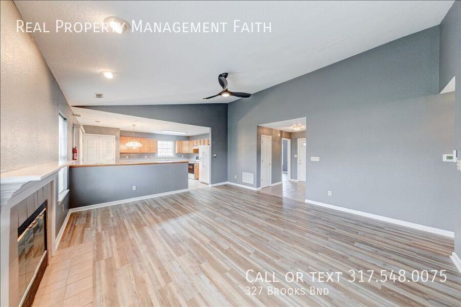 327 Brooks Bnd - Photo 4 of 23