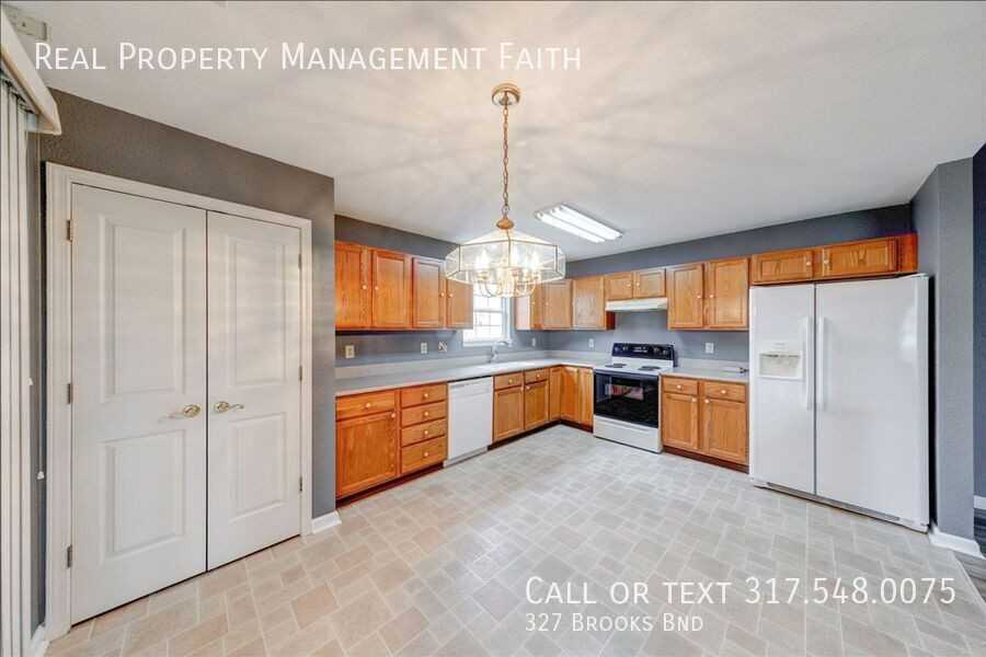 327 Brooks Bnd - Photo 6 of 23