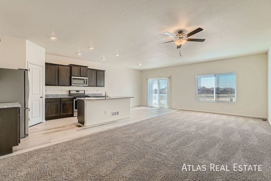 885 Emerald Lakes St - Photo 2 of 26