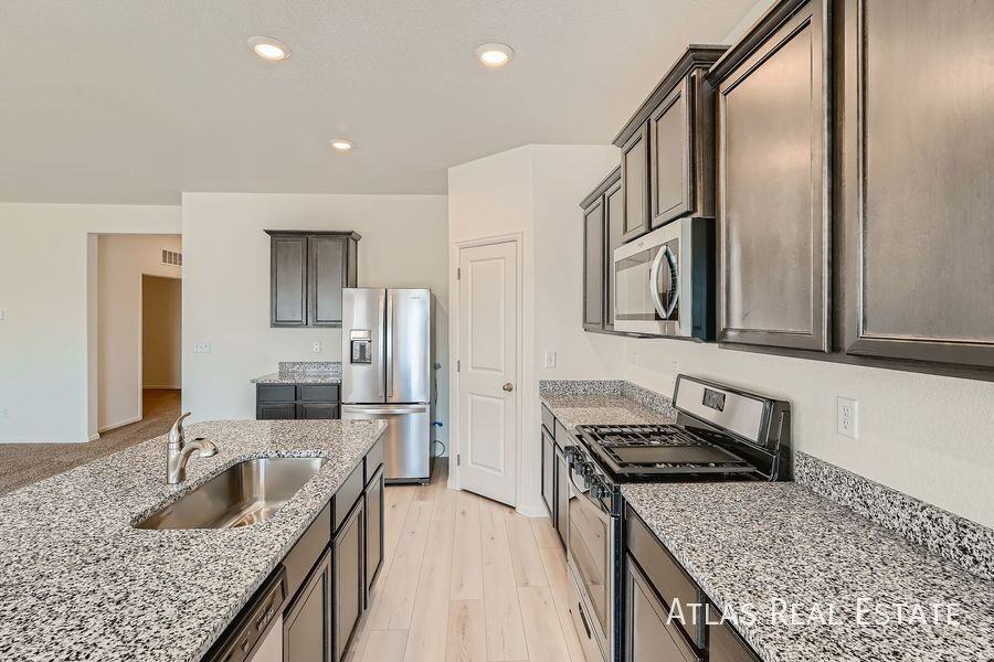 885 Emerald Lakes St - Photo 3 of 26