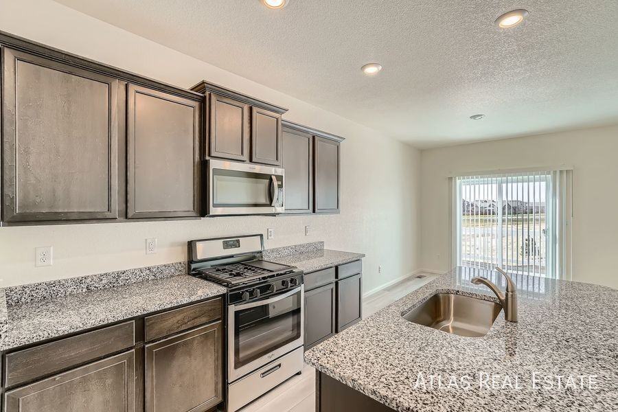 885 Emerald Lakes St - Photo 5 of 26