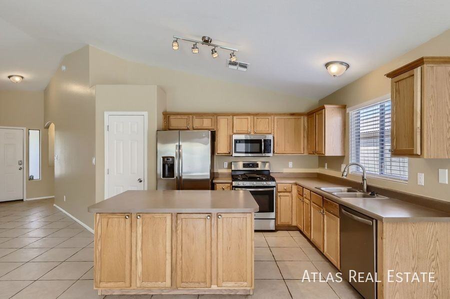 13281 W Mauna Loa Ln - Photo 5 of 16