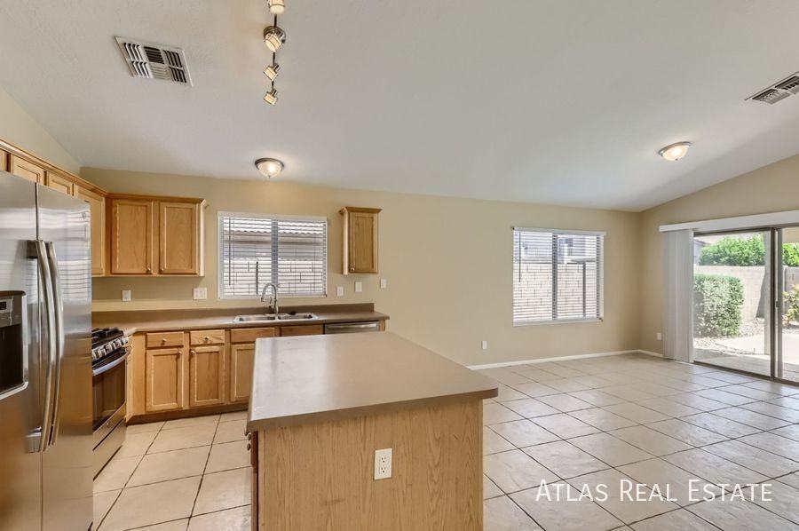 13281 W Mauna Loa Ln - Photo 6 of 16