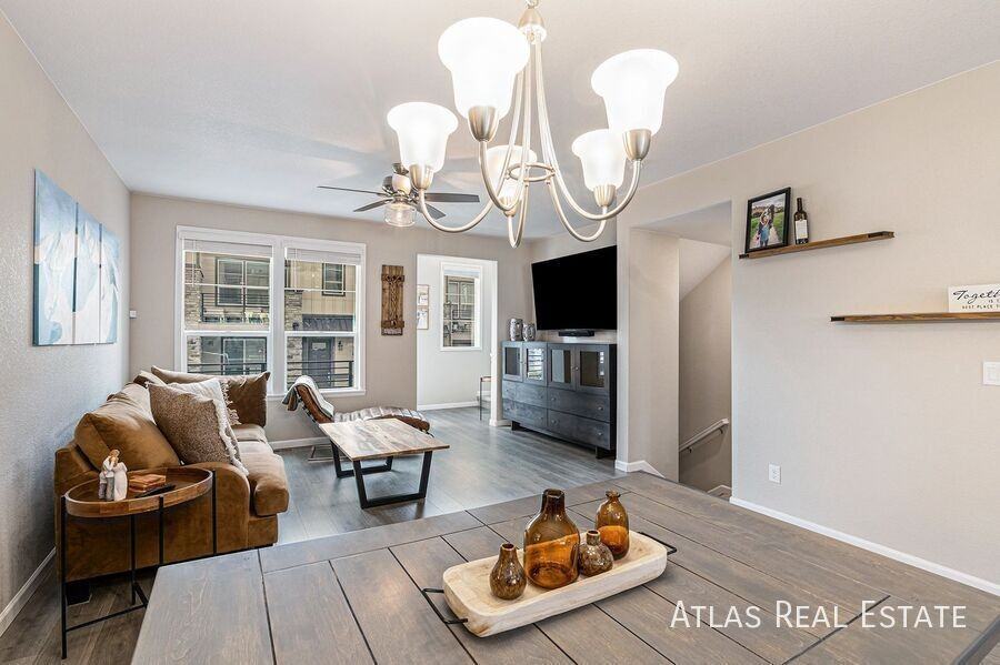 1536 Castle Creek Cir - Photo 4 of 30