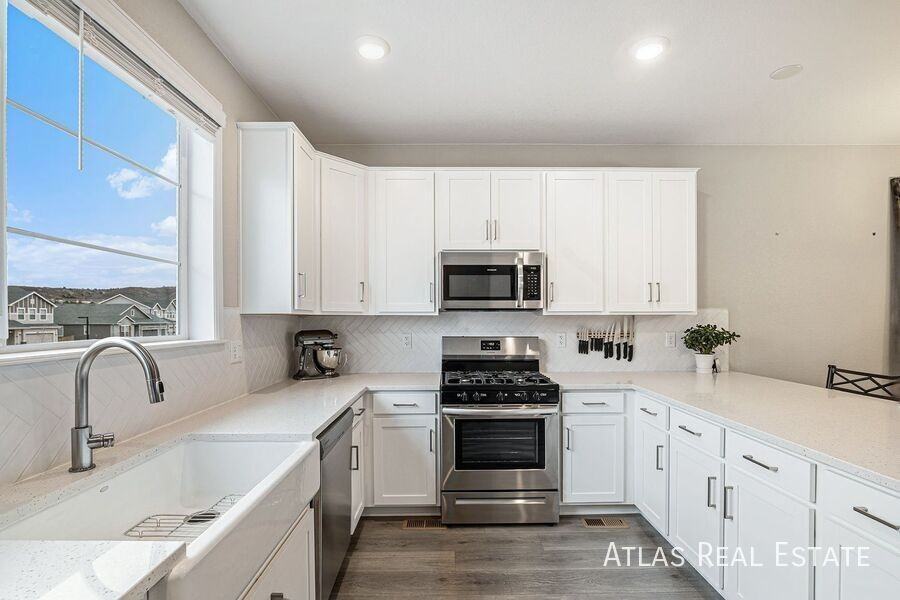 1536 Castle Creek Cir - Photo 7 of 30