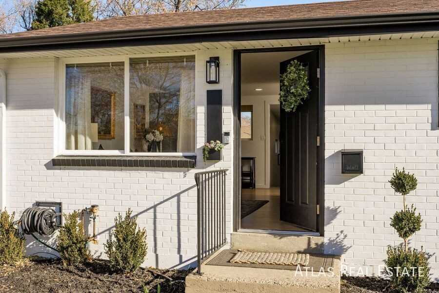 5210 Quay St - Photo 6 of 50