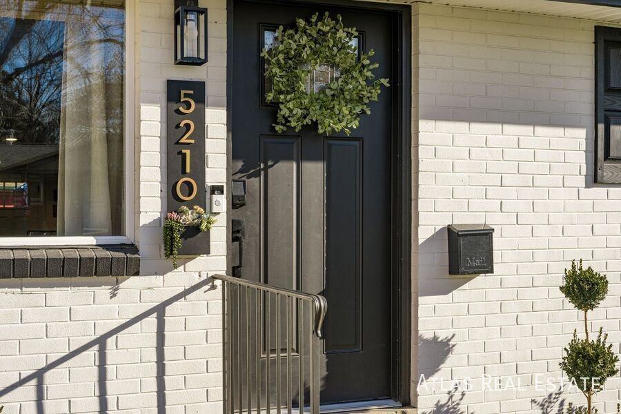 5210 Quay St - Photo 7 of 50