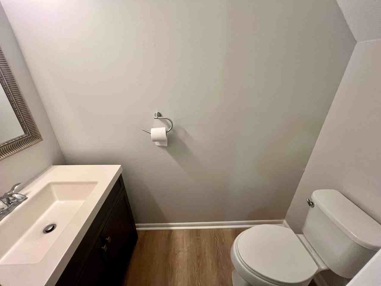 605 Picadilly Sq - Photo 6 of 13