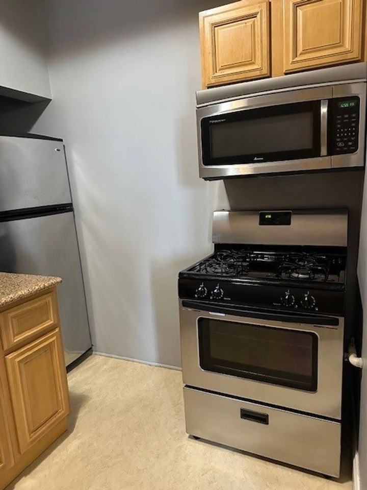 1525 N Front St #U306 - Photo 7 of 10