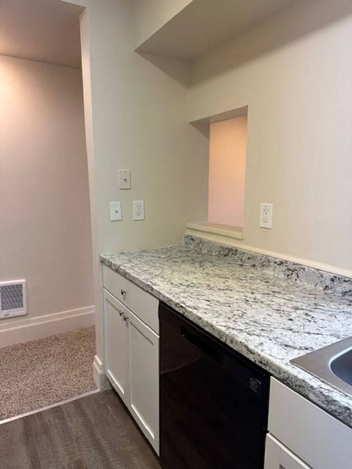 570 Race St #2 - Photo 7 of 10