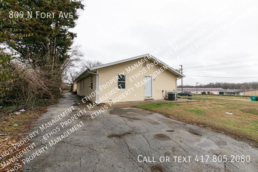 809 N Fort Ave #A - Photo 2 of 12