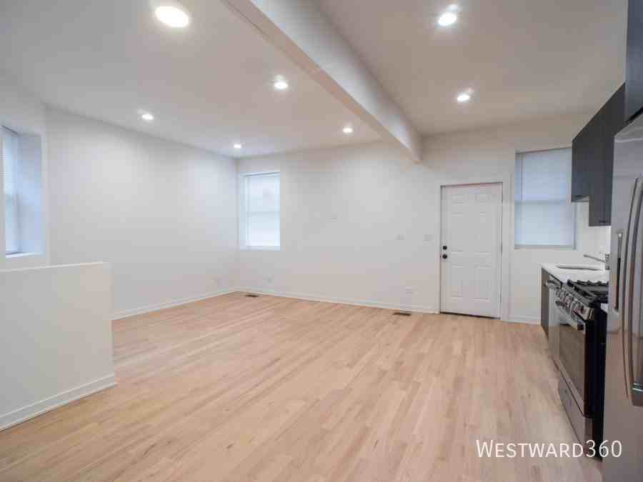 4853 N Kenmore Ave #1R - Photo 3 of 14