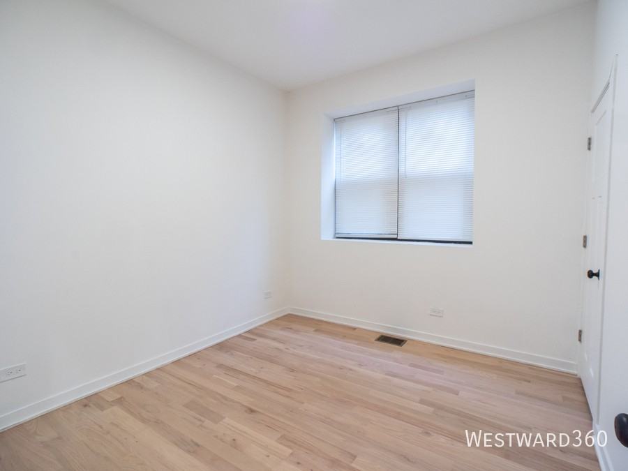 4853 N Kenmore Ave #1R - Photo 4 of 14