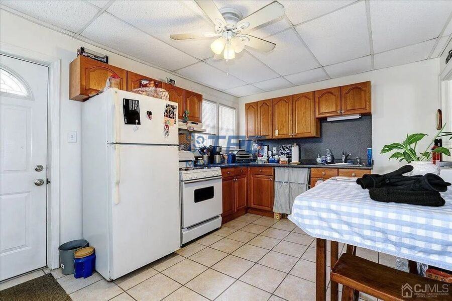 243 Cedar St #A - Photo 7 of 13