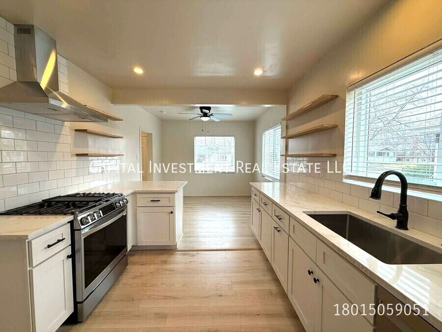 1452 E Hollywood Ave - Photo 4 of 20