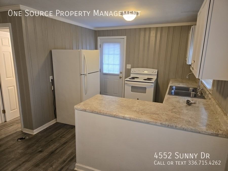 4552 Sunny Dr - Photo 3 of 9