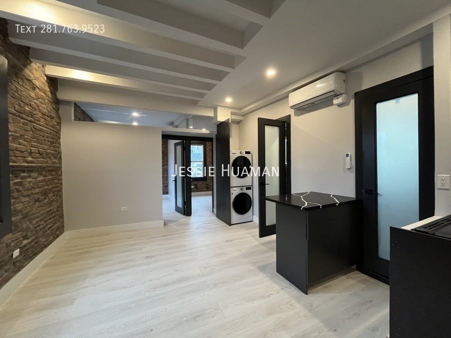 37 Cornelia St #3A - Photo 2 of 9