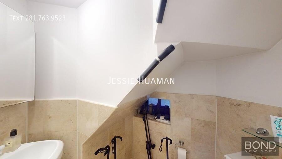 52 Barrow St #B - Photo 7 of 8