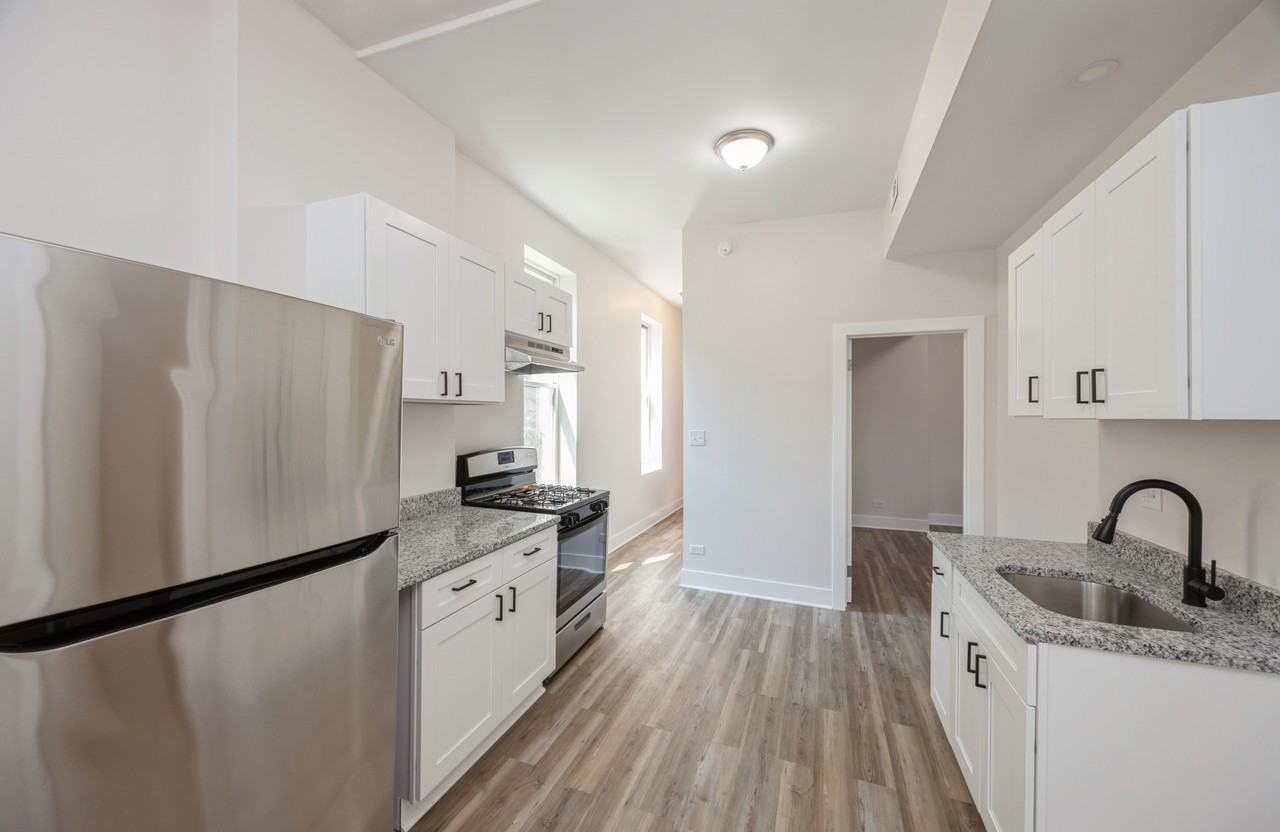 2442 S Kedzie Ave #1F - Photo 2 of 10