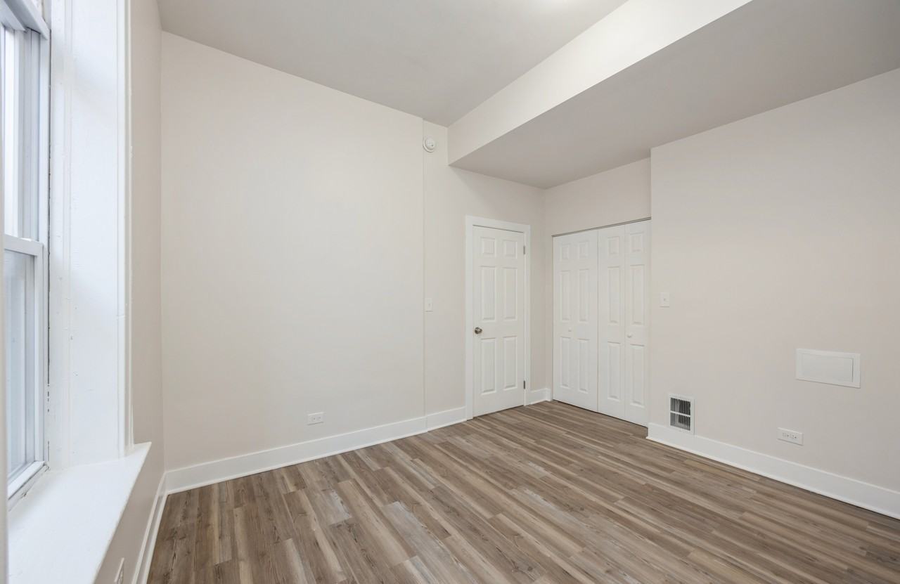 2442 S Kedzie Ave #1F - Photo 4 of 10