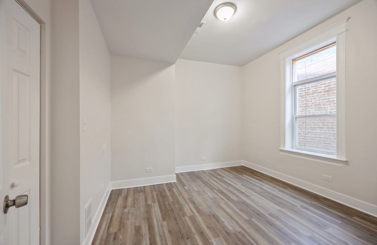 2442 S Kedzie Ave #1F - Photo 5 of 10