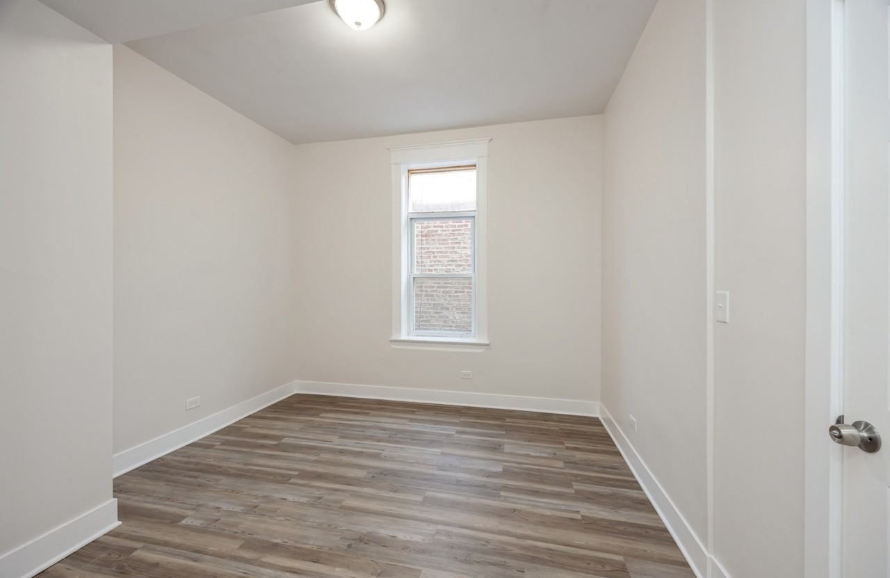 2442 S Kedzie Ave #1F - Photo 6 of 10