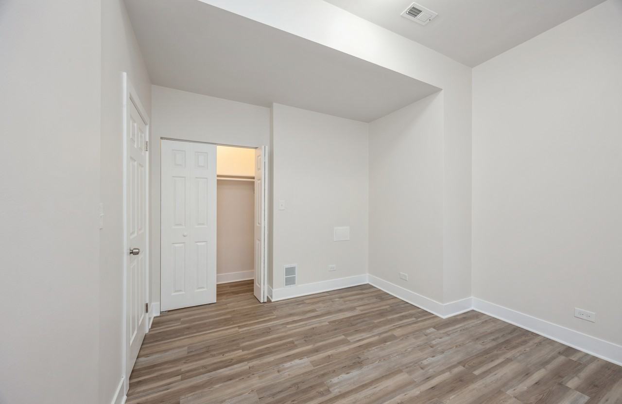 2442 S Kedzie Ave #1F - Photo 7 of 10