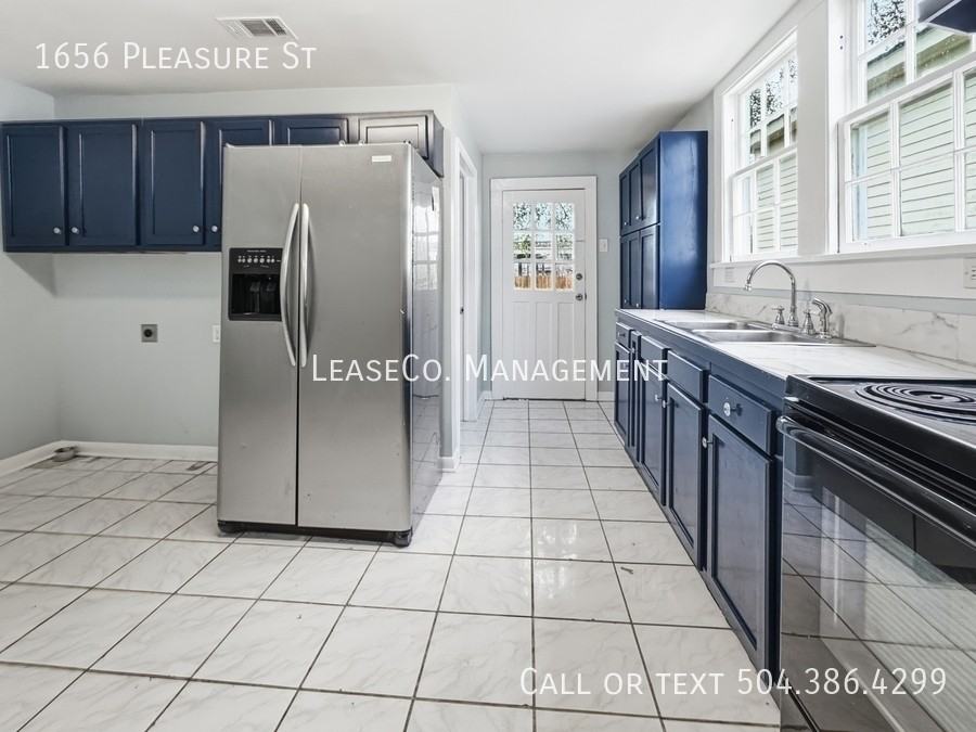 1656 Pleasure St - Photo 2 of 9