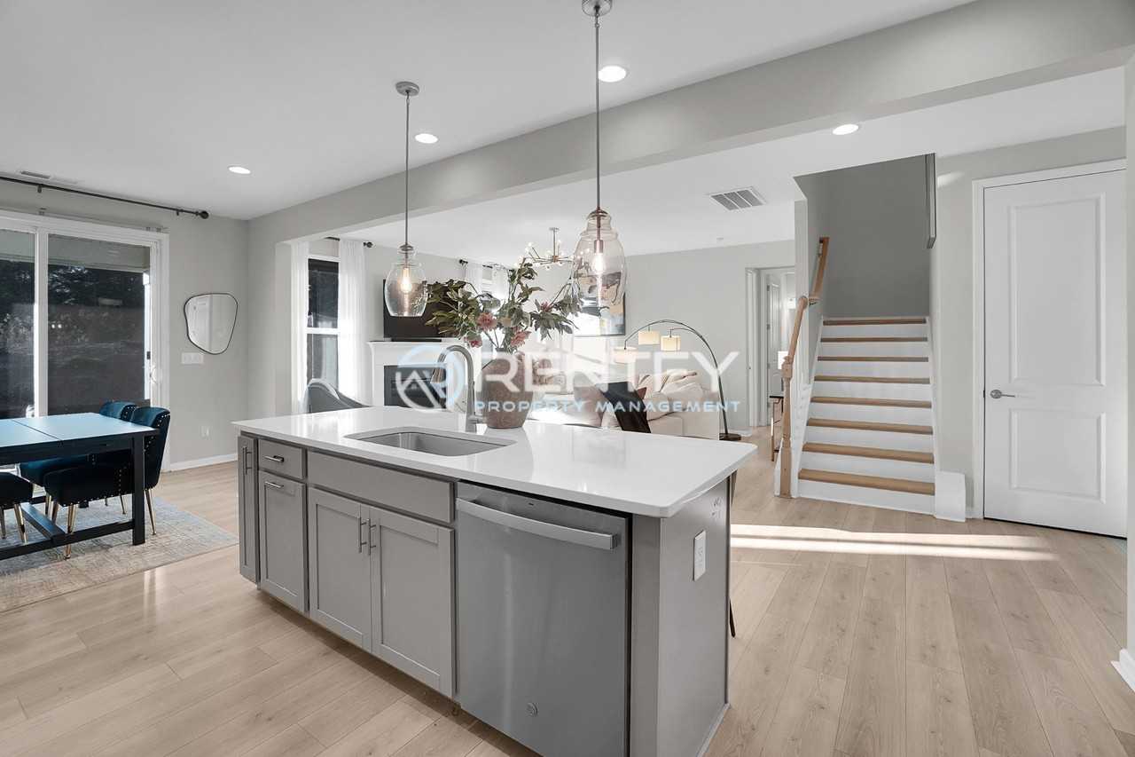 211 Tetcott St - Photo 7 of 29