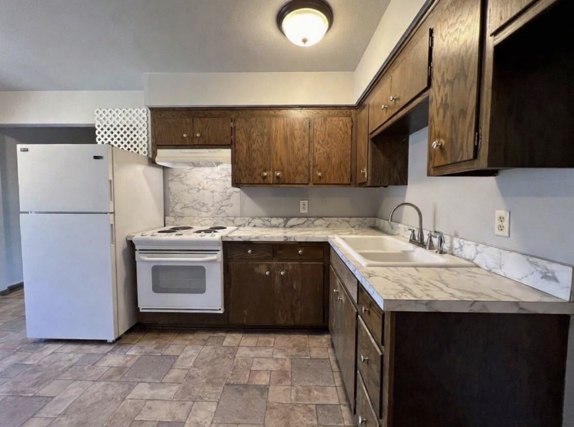 993 Oriole Dr - Photo 3 of 12