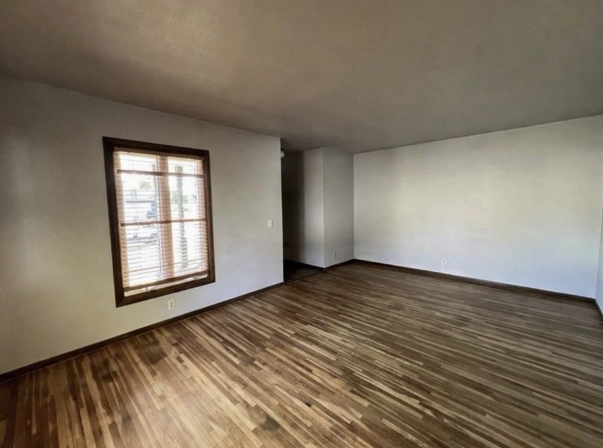 993 Oriole Dr - Photo 4 of 12