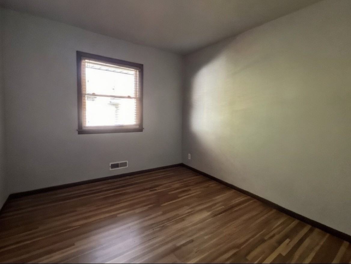 993 Oriole Dr - Photo 5 of 12