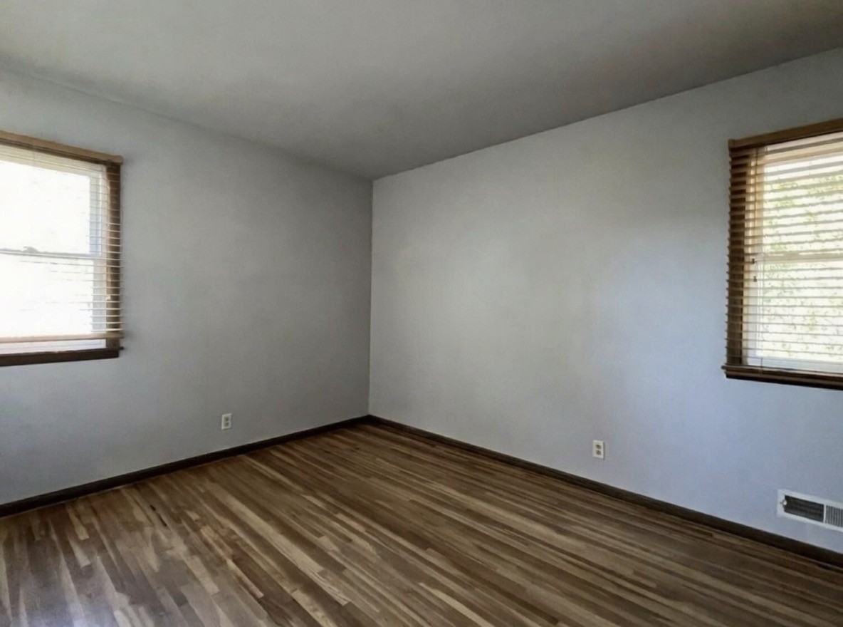 993 Oriole Dr - Photo 7 of 12